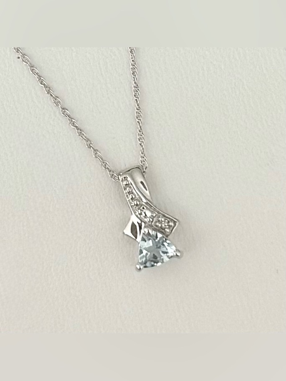 10k White Gold Genuine Aquamarine & Diamond Pendant Necklace - 18" - 1.12 Grams